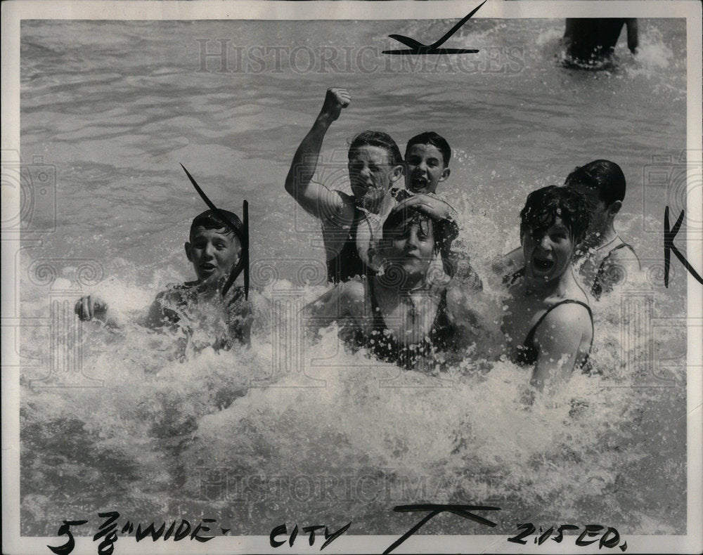 1937 Press Photo Bathing - Historic Images