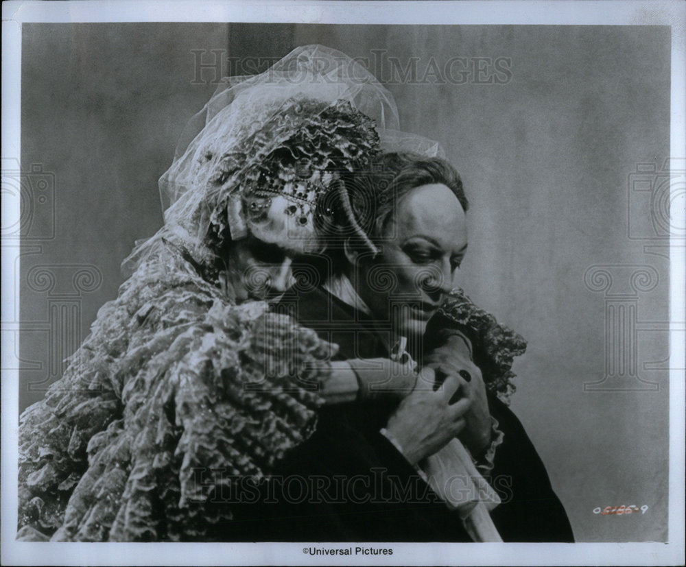 1977 Press Photo Donald Sutherland Marle Marqueet star - Historic Images