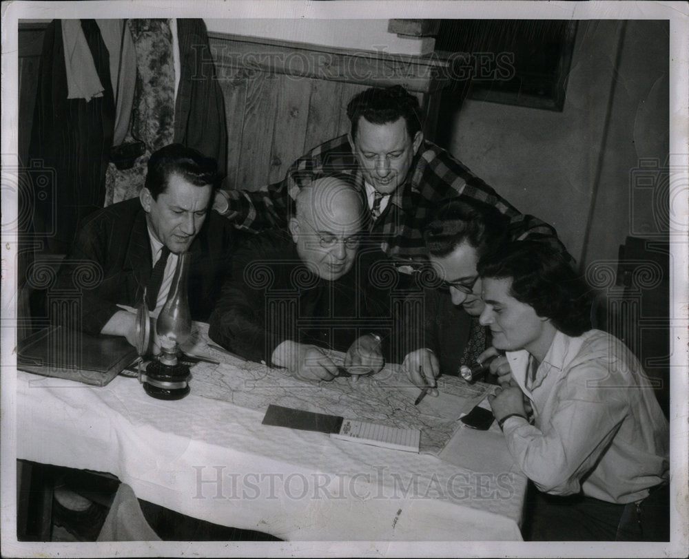 1951 Press Photo James Sweinhart Detroit News Writer - Historic Images