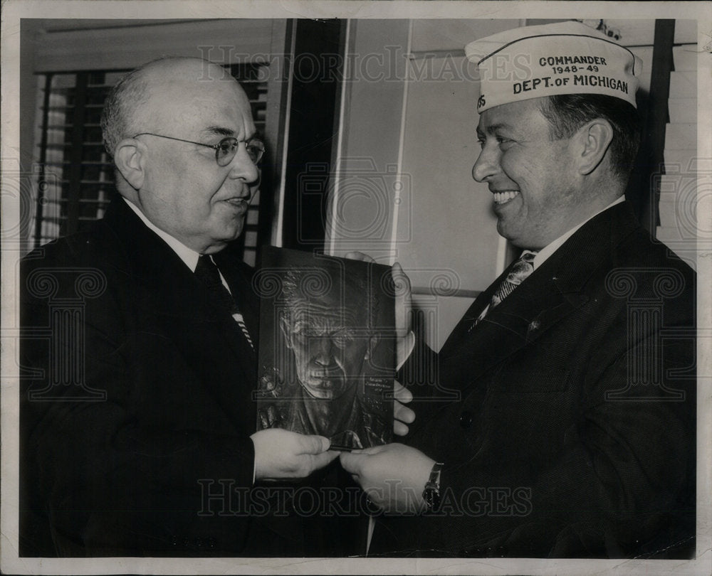 1949 Press Photo James Sweinhart Ernie Pyle Otho - Historic Images