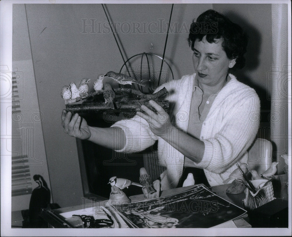 1959 Press Photo Bird Hour WoodCarving Bird - Historic Images