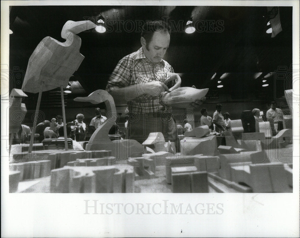 1987 Press Photo City Woodcarving John Phillips - Historic Images