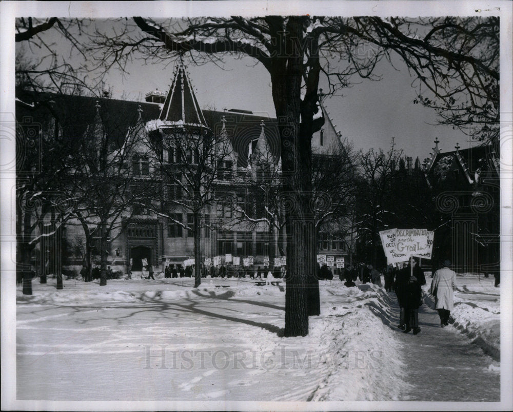 1962 Press Photo Students Protest in Chicago University - Historic Images