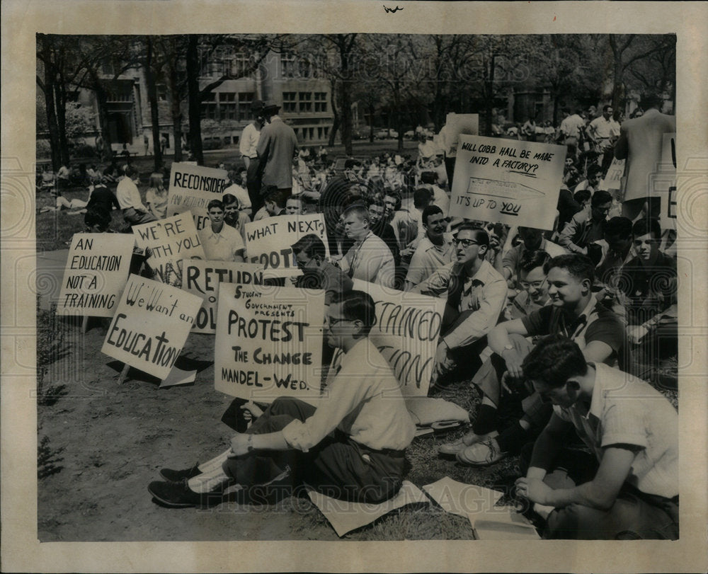 1958 Press Photo Protest Abandonment Chicago University - Historic Images