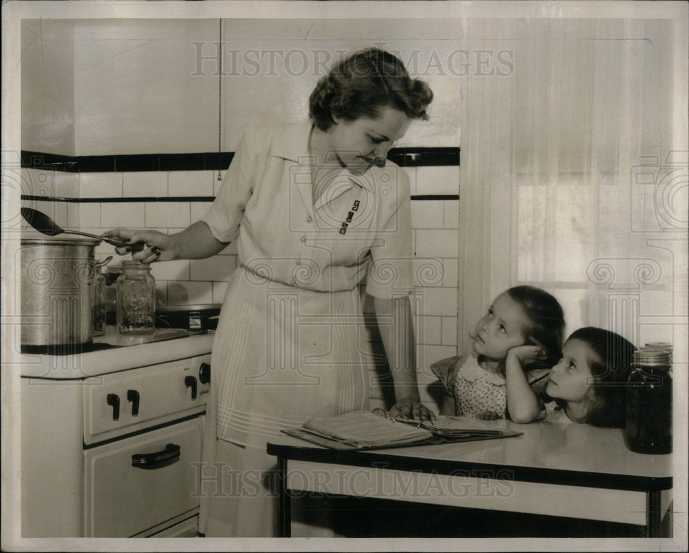 1943 Press Photo Detroit Children Phil Wood - Historic Images