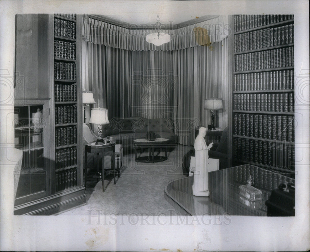 1981 Press Photo Book shelves Cathedral Archbishop Home - Historic Images