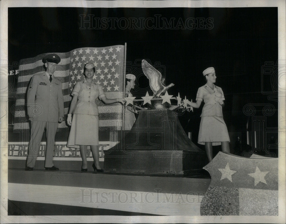 1960 Press Photo War Veteran Parade - Historic Images