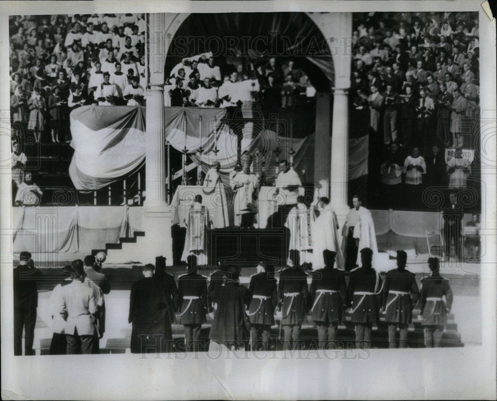 1947 Press Photo Open air mass celebration - Historic Images