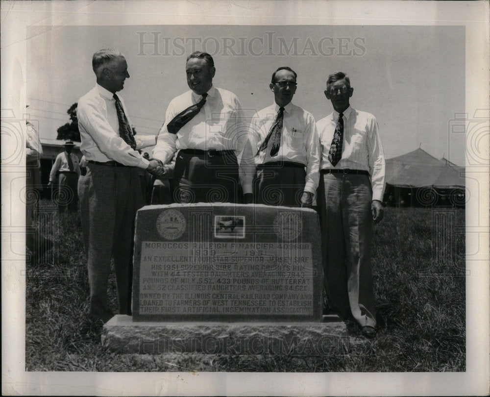 1962 Press Photo Farlow Gordan Tennessee Illinois Bull - Historic Images