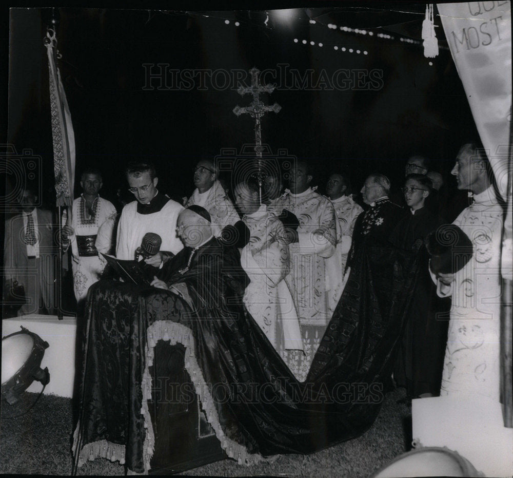 1954 Press Photo Cardinal Stitch Blessed Virgin Soldier - Historic Images