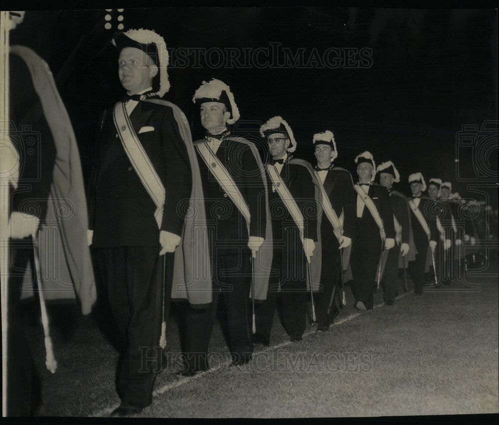 1954 Press Photo Marian Year tribute Columbus Soldier - Historic Images