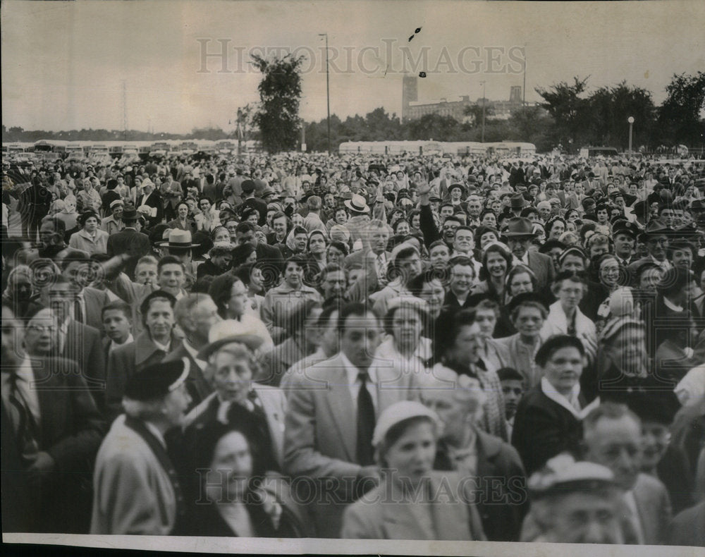 1954 Press Photo Crowd outside Soldier Field - Historic Images