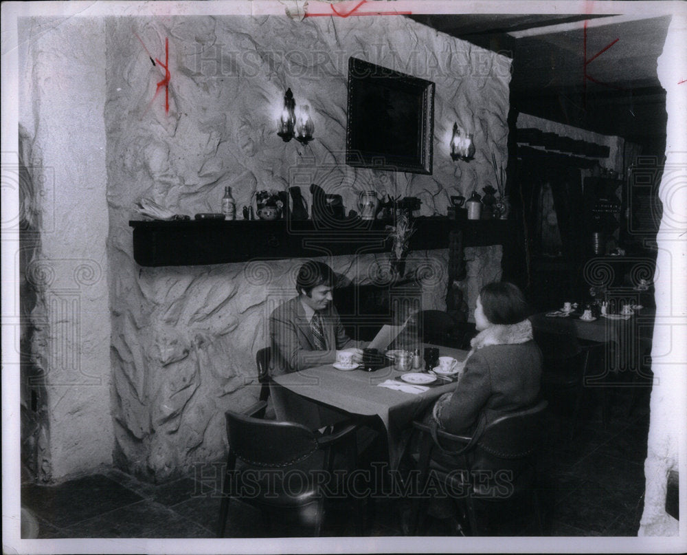 1971 Press Photo Persons YeOlde Steak house restaurannt - Historic Images