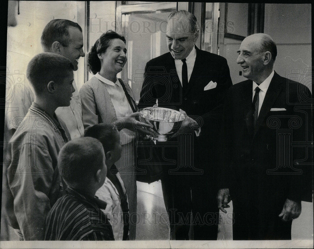 1964 Press Photo Davis Museum Science Industry visitor - Historic Images