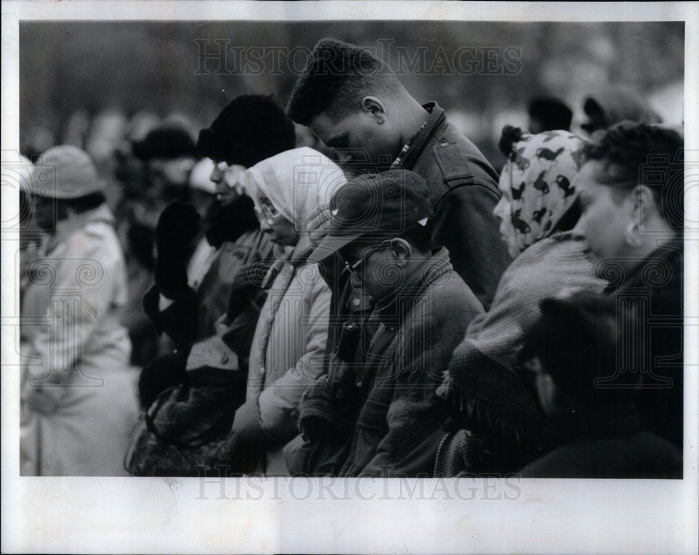 1991 Press Photo Holy Angels Church Easter Sunrise Serv - Historic Images