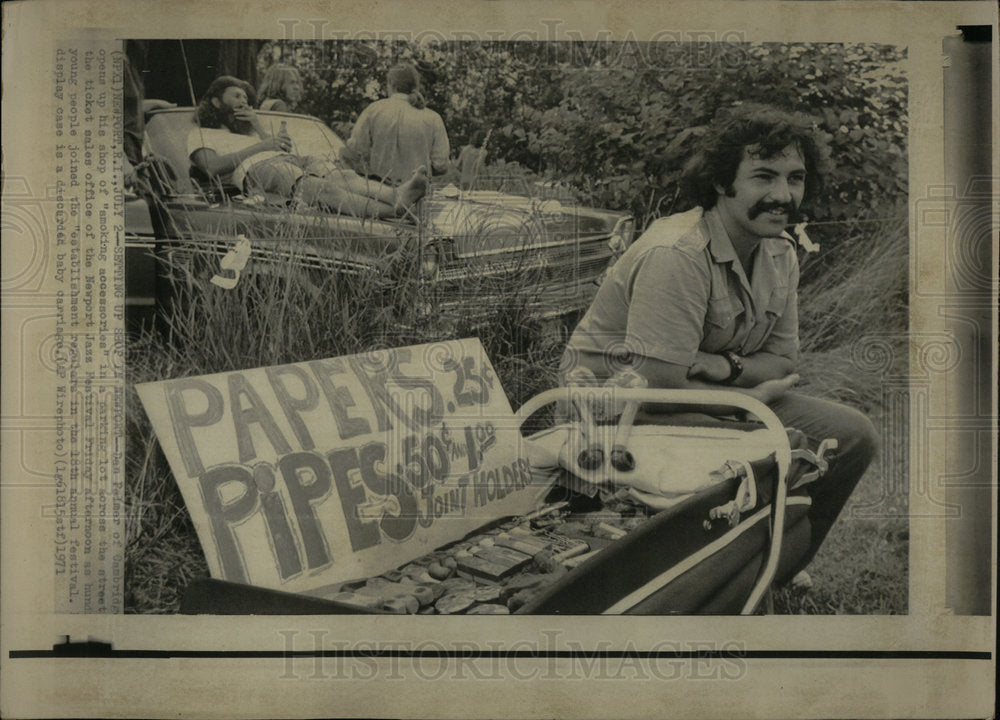 1971 Press Photo Newport Jazz festival shop opens sale - Historic Images