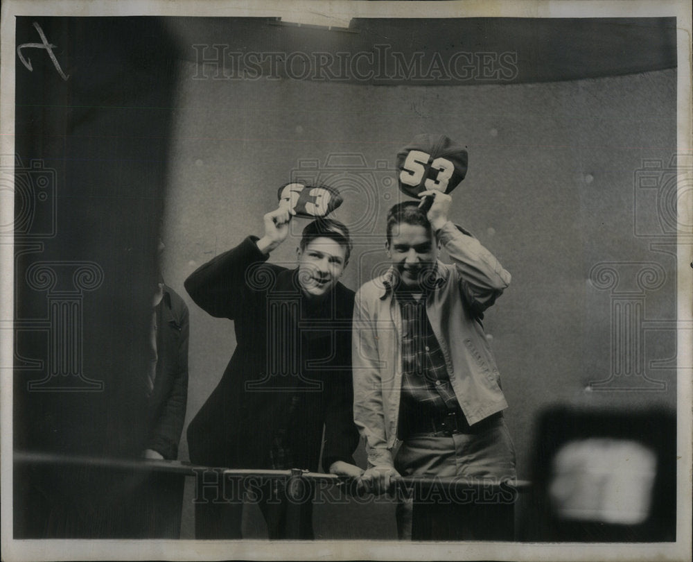 1951 Press Photo Caps doffed like vaudevillians TV - Historic Images