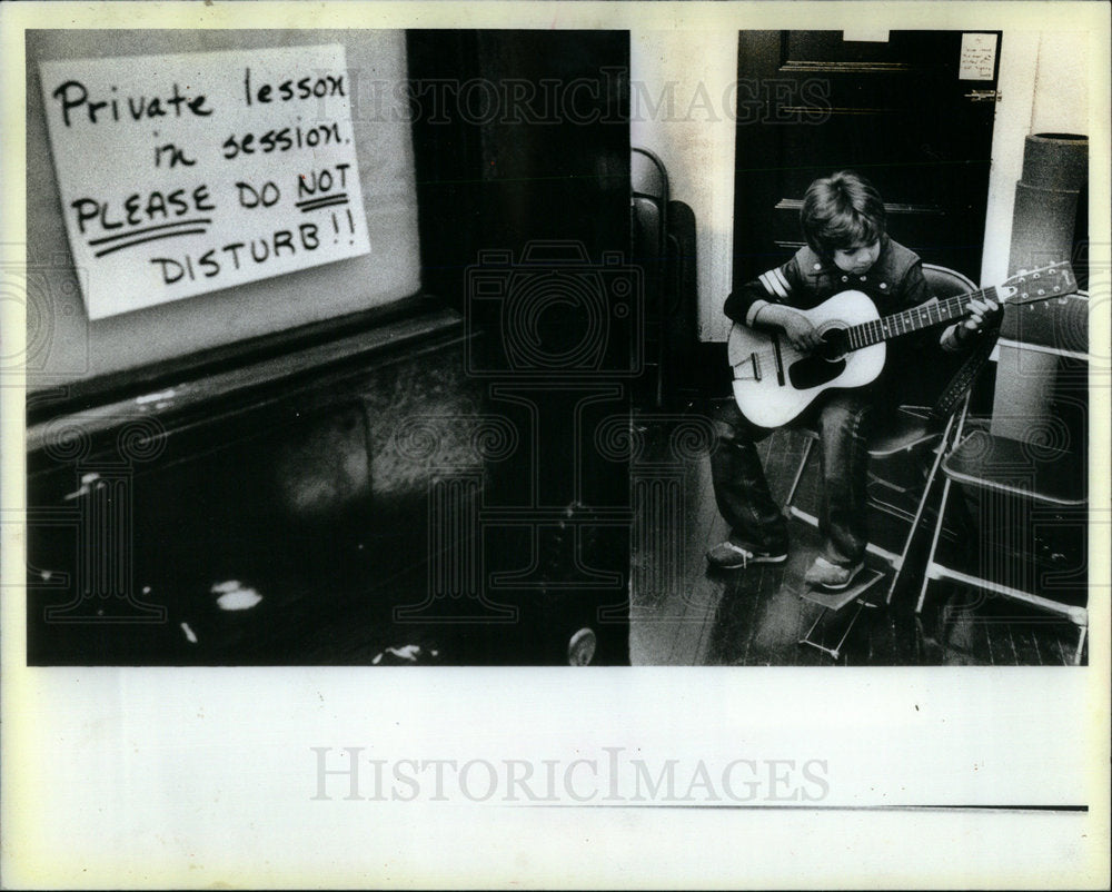 1983 Press Photo Nathan Anzaldua Time Class Practices - Historic Images