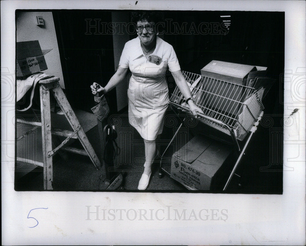 1979 Press Photo Mt Cramel Hospital floor Drivs Detroit - Historic Images