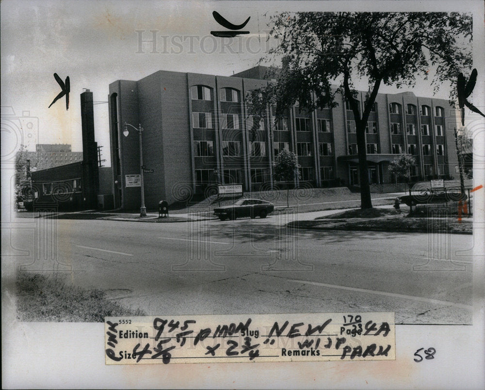 1976 Press Photo Park community hospital Exterior Det - Historic Images