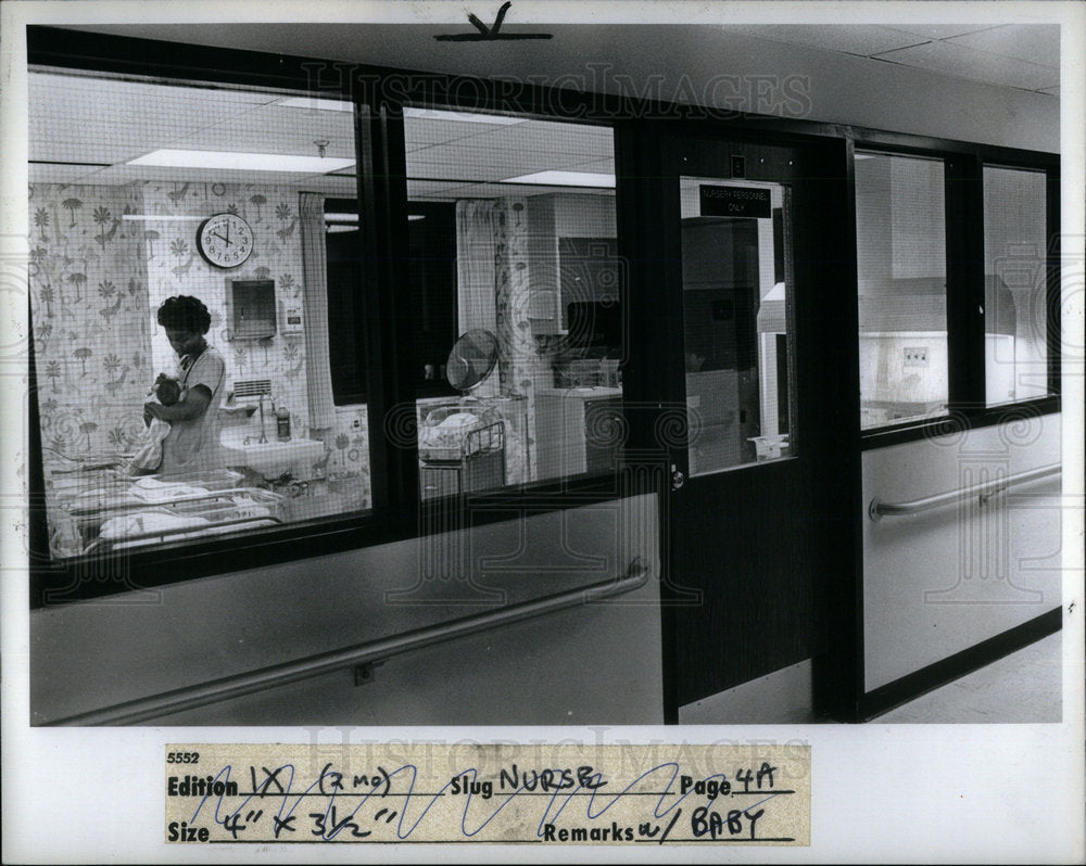 1982 Press Photo Detroit Child Care Hutzel Hospital - Historic Images