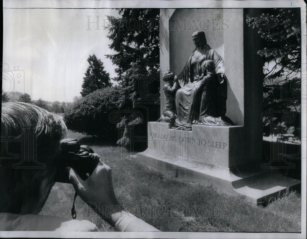 1977 Press Photo Cedar Park Cemetery - Historic Images