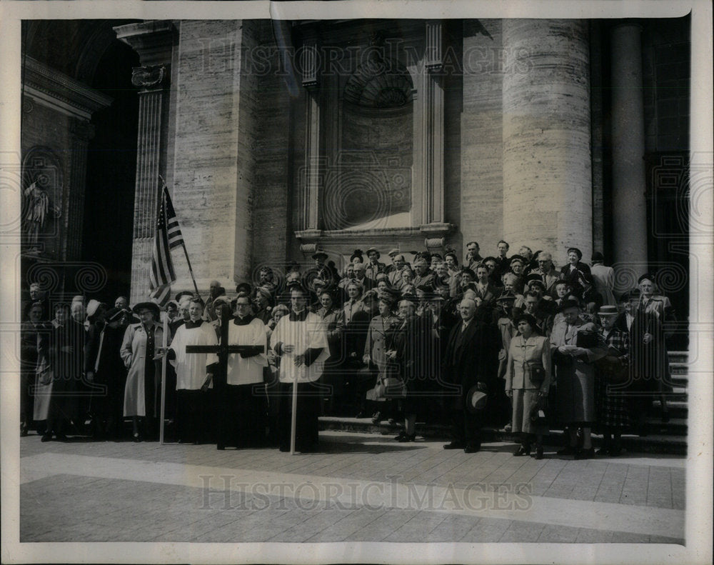1950 Press Photo Milwaukee Pilgrims Basilica St Peter - Historic Images