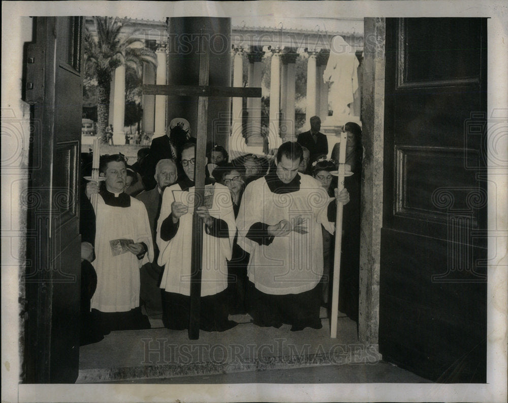 1950 Press Photo Milwaukee Priests Basilica Of St. Paul - Historic Images