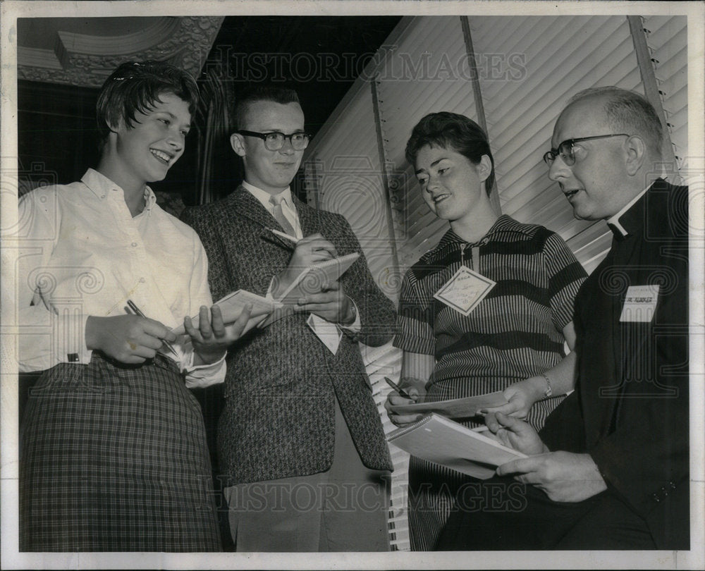 1958 Press Photo Summer School Catholic Roman people - Historic Images