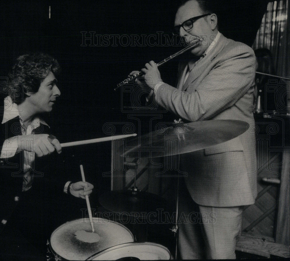 1975 Press Photo Jazz Drum Arnold Rosenthal John - Historic Images