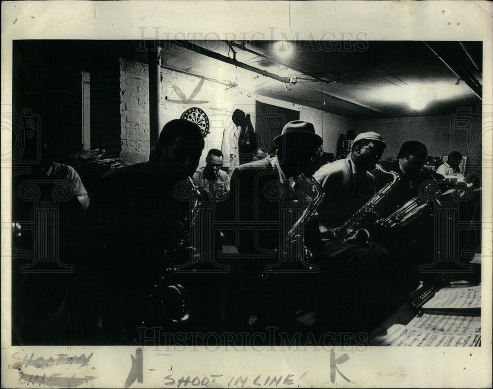 1968 Press Photo Men musical instruments Calumet home - Historic Images