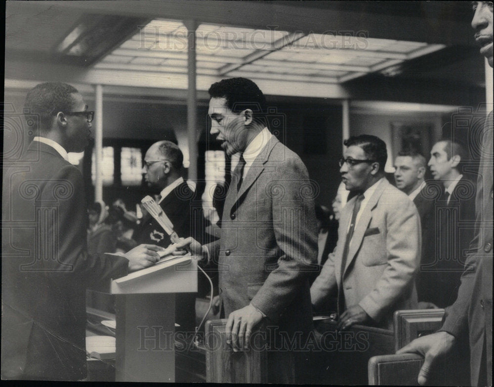 1964 Press Photo St Dorothy Church Robert Holloway mass - Historic Images