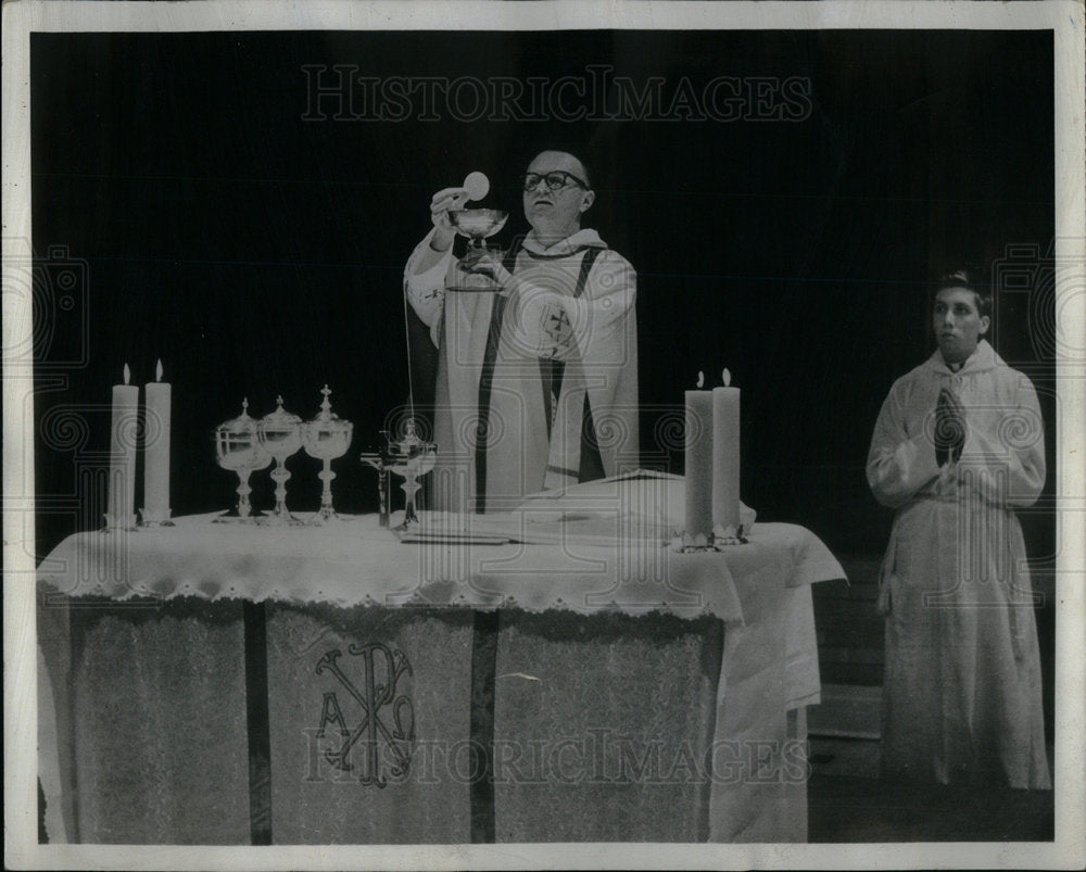 1979 Press Photo Mr Roger Nachtway English Mass Church - Historic Images