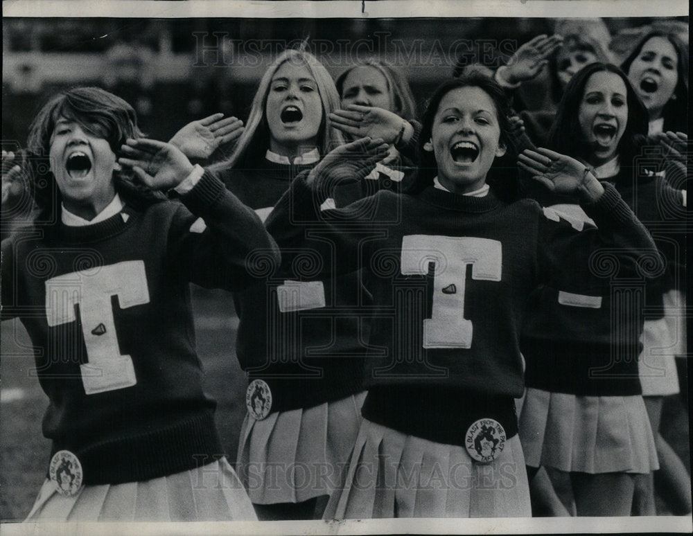 1973 Press Photo Taft Cheerleaders Football Match Mich - Historic Images