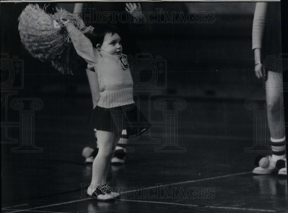 1974 Press Photo Learn Cheerleadaing With Jamee Maria - Historic Images