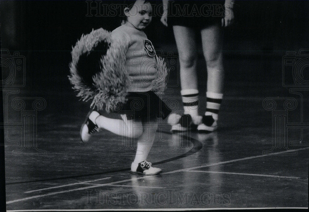 1974 Press Photo 3 Yr Old Jamee Marie cheerleading - Historic Images