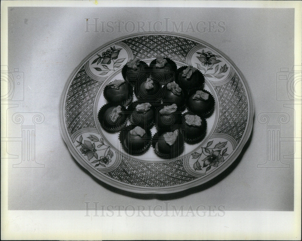 1985 Press Photo Rich Chocolate Truffles - Historic Images