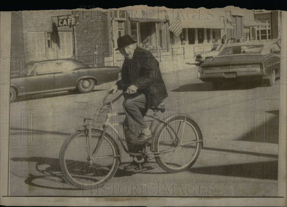 1969 Press Photo Centenarian Martin Mack Ride Bike - Historic Images