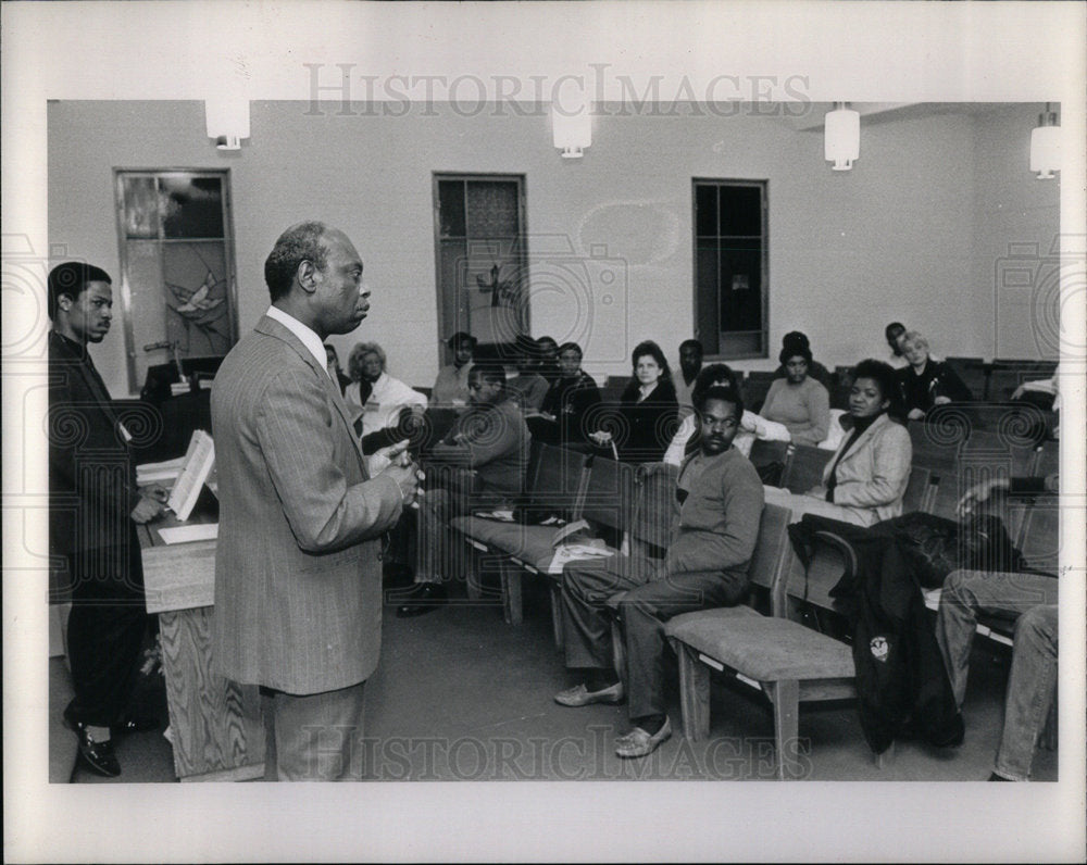 1990 Press Photo Karson Bereno Assisstant Manager - Historic Images