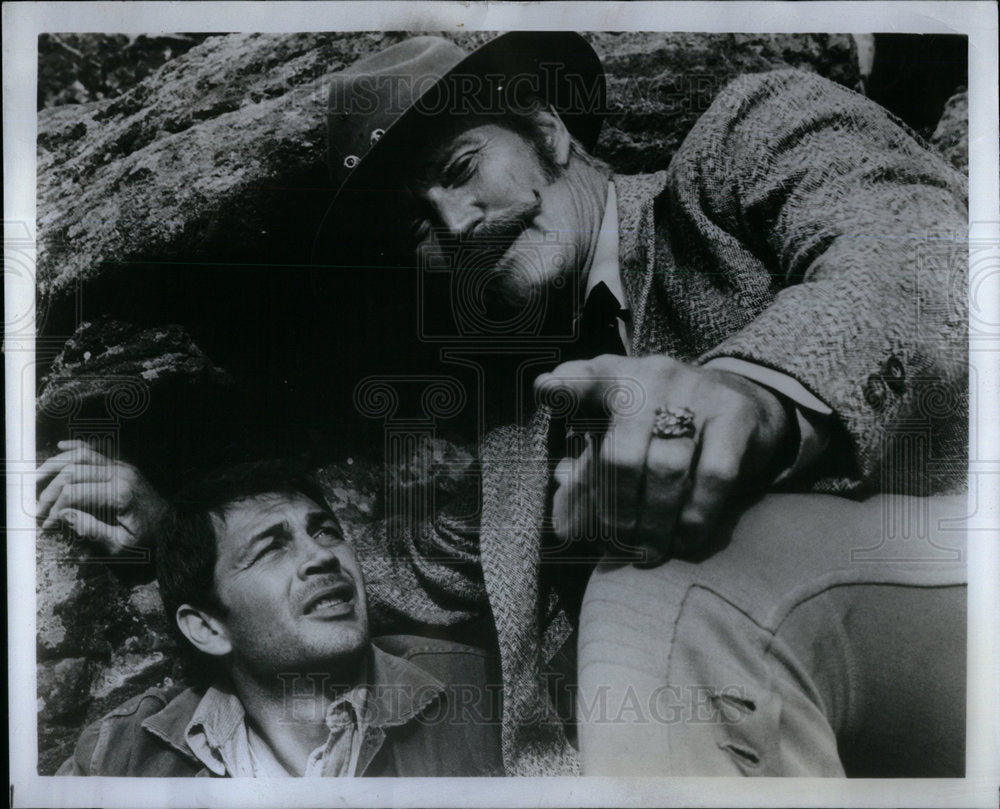 1978 Press Photo Chuck Connors Robert Forster Actors - Historic Images