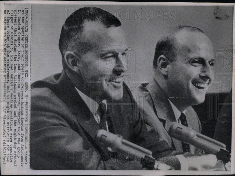 1965 Press Photo Charles Conrad Remark Press Conference - Historic Images