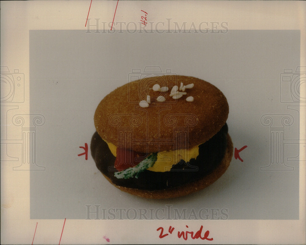 1993 Press Photo Hamburger Cookie - Historic Images