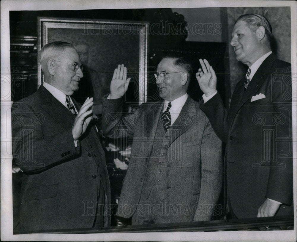 1945 Press Photo P. O&#39;Brien J. Sexton V. Sacrf Judges - Historic Images