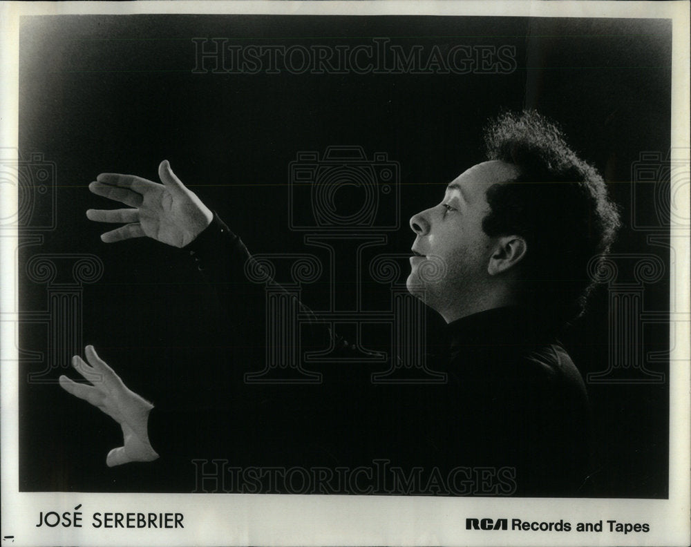 1975 Press Photo Conductor Serebrier In Action - Historic Images