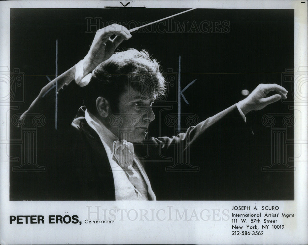 1982 Press Photo Conductor Eros In Action - Historic Images