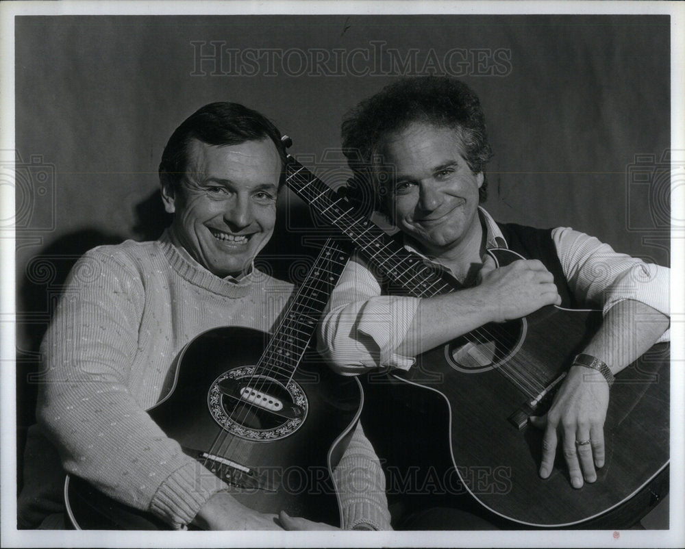 1985 Press Photo Detroit Comedians Collaborate Crossing - Historic Images