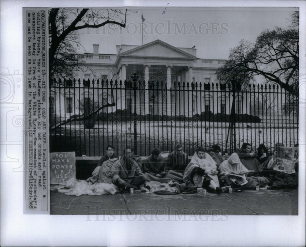 1965 Press Photo Protesters at White House - Historic Images