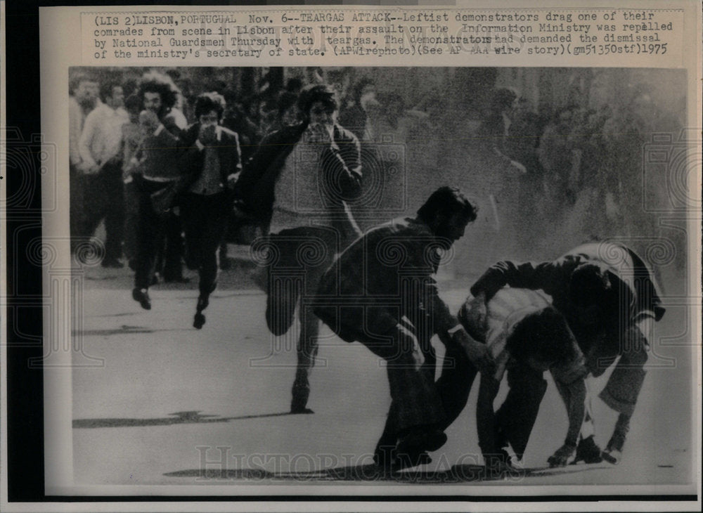 1975 Press Photo Demonstrators Lisborn Tear Gas - Historic Images