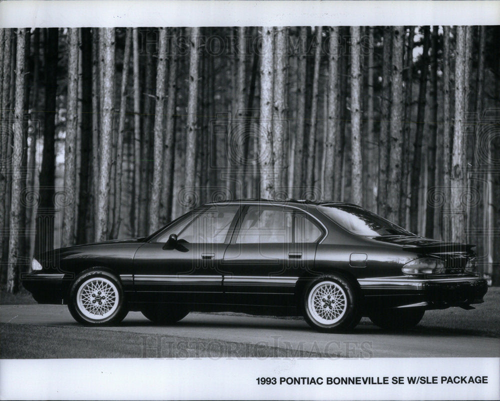 1993 Press Photo Pontiac Bonneville SE - Historic Images