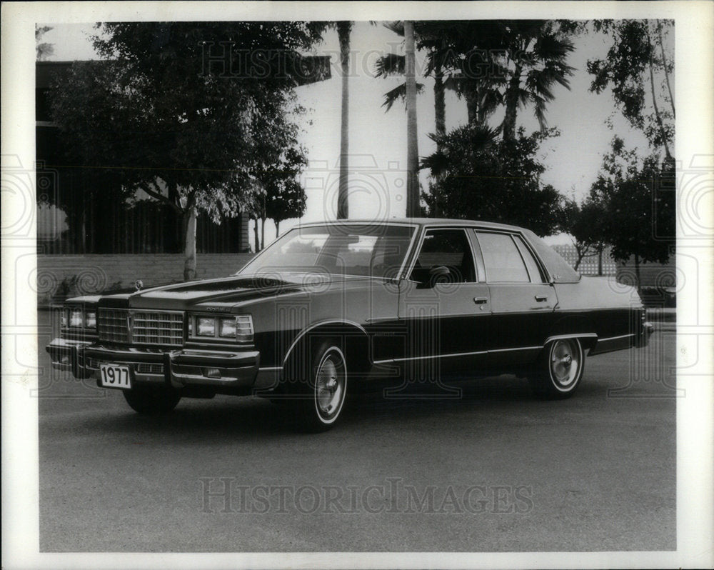 1976 Press Photo 1977 Pontiac Bonneville Broughham - RRX54895 - Historic Images